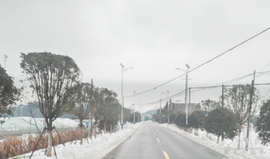 省道S356董家垅-朱新線(xiàn)路口9.3公里，都清理到邊，路面不見(jiàn)雪 高橋鎮(zhèn).jpg