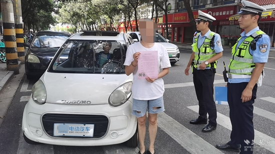 圖1：對情節(jié)輕微的車主，通過寫承諾書方式開展勸誡引導(dǎo).jpg